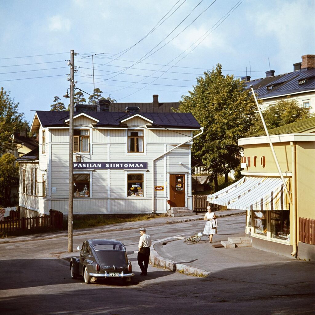 Wooden houses of Pasila, Helsinki photographed by Asser Kantola in 1963. Copyright: Helsingin kaupunginmuseo.